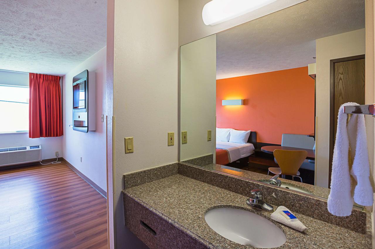 Motel 6 Omaha - Iat West Exterior photo
